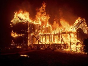 【蜗牛棋牌】加州山火死亡人数升至23人 特朗普斥森林管理糟糕