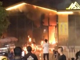 【蜗牛棋牌】外媒：泰国一夜总会大火已致13死41伤，现场火光冲天