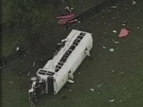 【蜗牛棋牌】美国佛罗里达州发生巴士翻车事故 一名涉事司机被捕