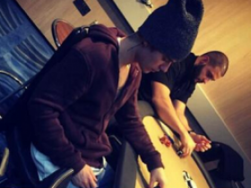 贾斯汀·比伯被人发现在伦敦帝国赌场打低注额德州扑克