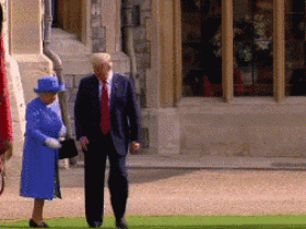 【蜗牛扑克】特朗普爱走英国女王的路 让92岁女王“无路可走”