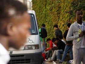 【蜗牛扑克】16名非洲难民绝食 要求意大利政府改善生活条件