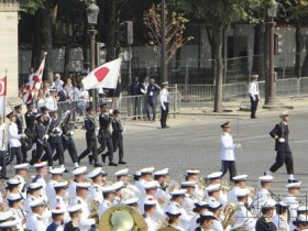 【蜗牛扑克】日本自卫队参加法国国庆日阅兵式 安倍未出席