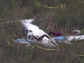 【蜗牛扑克】美国两架小型飞机训练时空中相撞 至少3人死亡