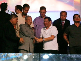 【蜗牛扑克】菲总统首访马来西亚 马哈蒂尔请他看了场拳击比赛
