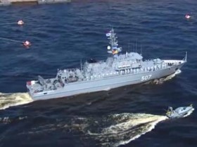 【蜗牛扑克】俄罗斯举行海军节阅兵式 机器人快艇首次亮相