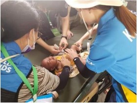 【蜗牛扑克】老挝大坝废墟中发现一名婴儿 独自存活近两周
