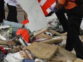 【蜗牛棋牌】印尼坠机进展:水下发现疑似部分客机机身 长22米