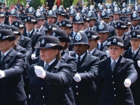 【蜗牛棋牌】过去的六年 英国男警察被指控性骚扰数百次