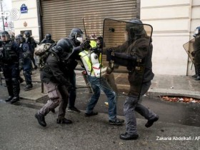 【蜗牛棋牌】法国“黄背心”骚乱不减 被逮捕人数升至1723名
