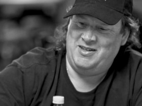 【蜗牛棋牌】扑克冠军Gavin Smith突然离世，年仅50岁
