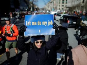 【蜗牛棋牌】美政府关门第20天：被迫休假联邦雇员在多地抗议