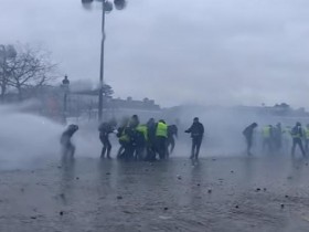 【蜗牛棋牌】“黄背心”抗议进入第9周 法国警方再动用催泪弹