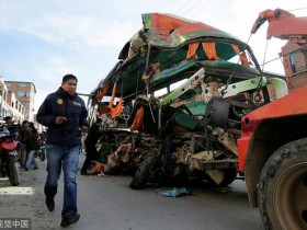 【蜗牛棋牌】玻利维亚两公车迎头相撞 已致22人死亡37人受伤