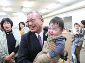 【蜗牛棋牌】因少子化问题严重 日本政府鼓励“带孩子上班”
