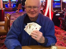 【蜗牛棋牌】85岁老人五美元下注赢得百万大奖