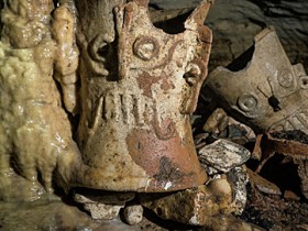 【蜗牛棋牌】美洲发现世界最大玛雅雕像作坊 内有400多件雕像