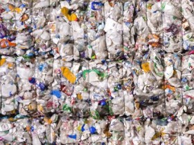 【蜗牛棋牌】美国的“肮脏秘密”:扔进回收箱的塑料垃圾去哪了