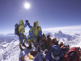 【蜗牛棋牌】11人今年登珠峰途中死亡 尼泊尔拟加强登许可程序