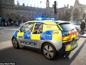 【蜗牛棋牌】英国警方花150万英镑买电动车 速度追不上罪犯