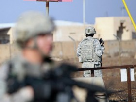 【蜗牛棋牌】伊拉克军事基地再遭火箭弹袭击 美军在此驻扎