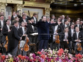 【蜗牛棋牌】贝多芬诞辰250周年 维也纳新年音乐会这样致敬