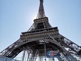 【蜗牛棋牌】巴黎埃菲尔铁塔关闭100多天后重新开放