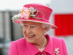 【蜗牛棋牌】英女王举办迷你阅兵仪式庆94岁生日 未邀请其他王室成员