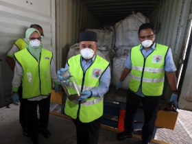 【蜗牛棋牌】马来西亚准备遣返1864吨有毒金属废料洋垃圾