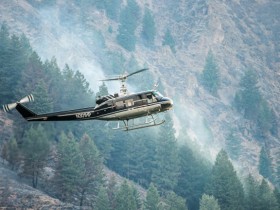 【蜗牛棋牌】美国一架消防直升机坠毁引发火灾 飞行员身亡