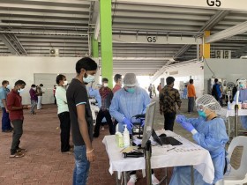 【蜗牛棋牌】新加坡33万外籍工人感染新冠肺炎比例超过15%