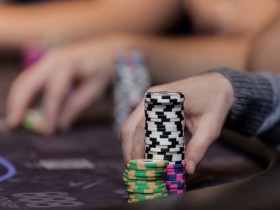 【蜗牛棋牌】德州扑克中在玩得松的小注额取得最大成功的三个法则