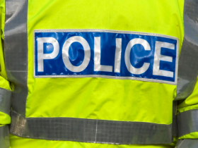 【蜗牛棋牌】英国伦敦两名男子因涉嫌恐怖主义犯罪行为被捕