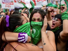 【蜗牛棋牌】阿根廷成为拉美地区首个堕胎合法化国家(图)