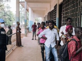 【蜗牛棋牌】中非共和国大选第一轮选举投票如期举行
