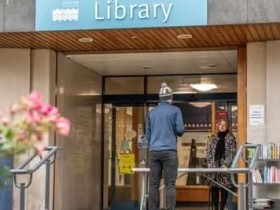 【蜗牛棋牌】英国公共图书馆遭连年资金削减，困境仍在继续
