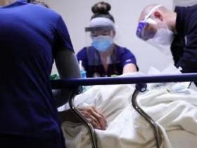 【蜗牛棋牌】美国过去两周的新冠肺炎死亡人数打破纪录