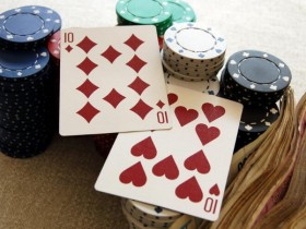 【蜗牛棋牌】德州扑克如何游戏中等口袋对子-上：翻前