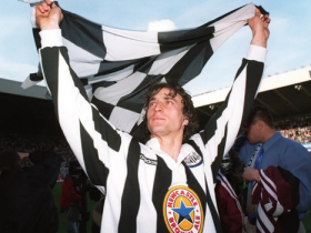 【蜗牛棋牌】法国足球明星大卫-吉诺拉牵手扑克之星