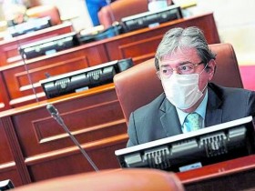 【蜗牛棋牌】哥伦比亚国防部长感染新冠肺炎入院
