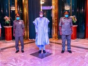 【蜗牛棋牌】尼日利亚总统布哈里更换4名武装部队负责人