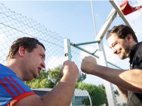 【蜗牛棋牌】Tony G挑战Phil Hellmuth,职业选手排队打倒扑克顽童