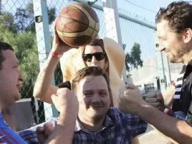 【蜗牛棋牌】立陶宛大佬Tony G挑战Phil Hellmuth!就一个条件 全球直播!