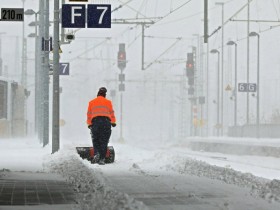 【蜗牛棋牌】德国遭遇罕见暴风雪极端天气 交通事故频发多人受伤