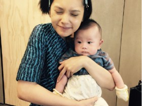 【蜗牛棋牌】杨丞琳晒抱宝宝照片 网友：快和李荣浩生一个