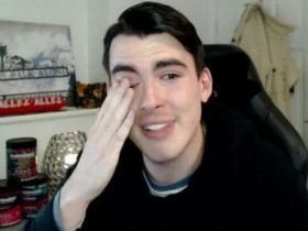 【蜗牛棋牌】利物浦玩家100天内直播了1000小时的扑克,刷新了纪录