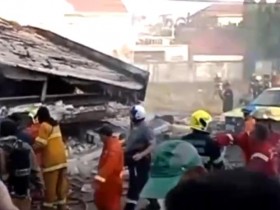 【蜗牛棋牌】泰国曼谷一民房发生火灾后突然坍塌 致5人遇难