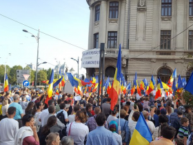 【蜗牛棋牌】罗马尼亚上千人游行示威 抗议政府防疫措施