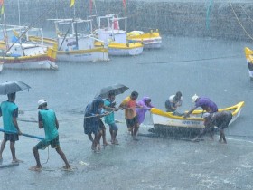 【蜗牛棋牌】强风暴袭击印度 孟买附近海域船只倾覆81人失踪