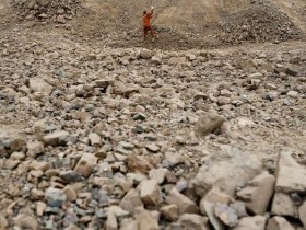 【蜗牛棋牌】印尼苏门答腊岛一非法金矿发生山体滑坡 4人被埋